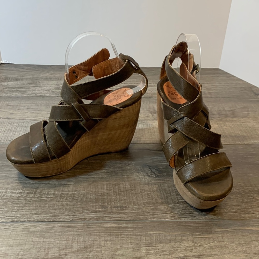 Gee Wawa brown leather platform wedges size 7.5